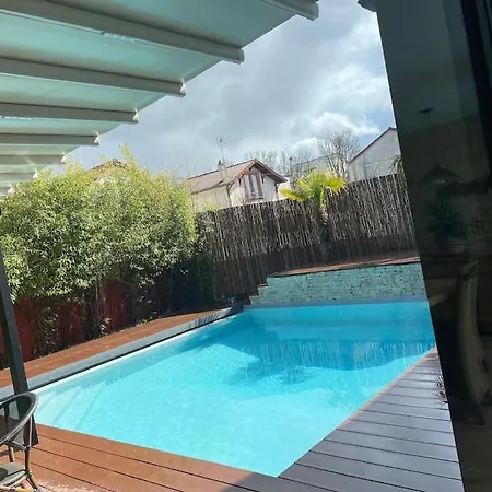 Avec Piscine - 15 ' Jo - Velos - 30 '